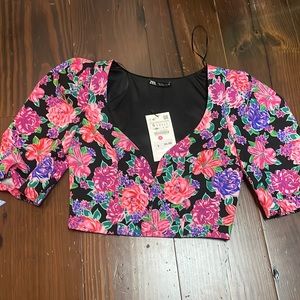 Cropped Zara flower top. Low cut